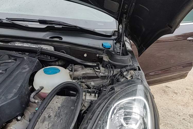 Used Porsche Macan 2017 Macan S 3.0T Engine Bay Left