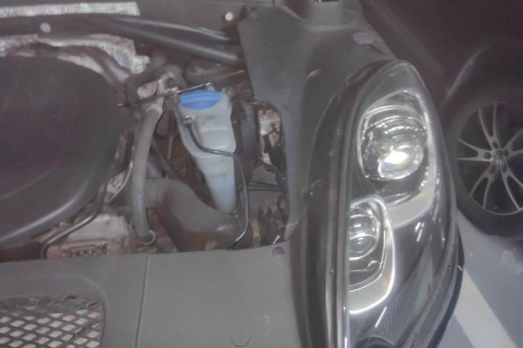 Used Porsche Macan 2017 Macan 2.0T Engine Bay Left