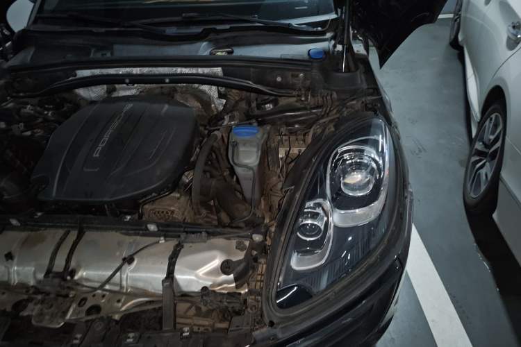 Used Porsche Macan 2017 Macan 2.0T Engine Bay Left