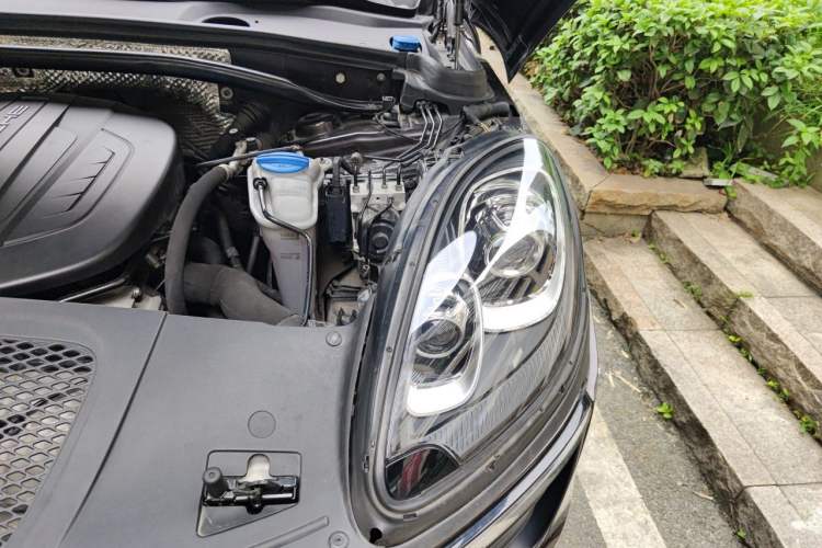 Used Porsche Macan 2017 Macan 2.0T Engine Bay Left