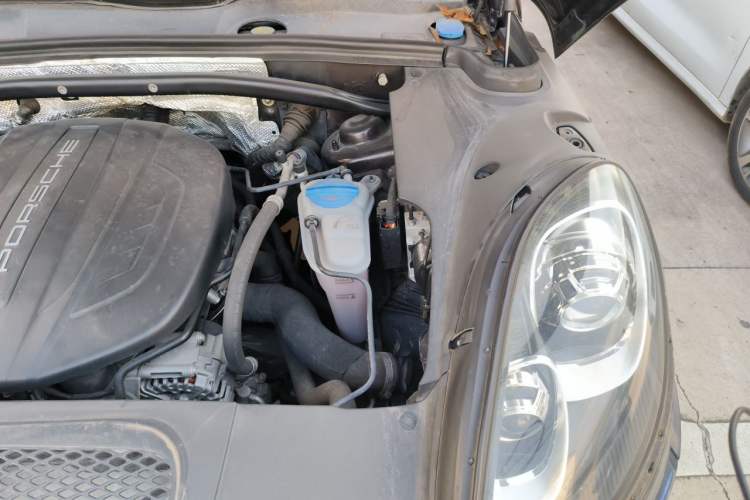 Used Porsche Macan 2017 Macan 2.0T Engine Bay Left