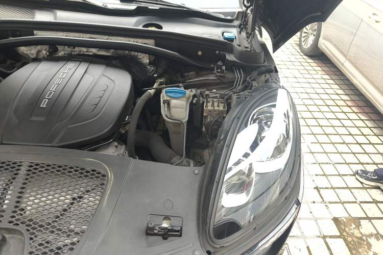 Used Porsche Macan 2017 Macan 2.0T Engine Bay Left