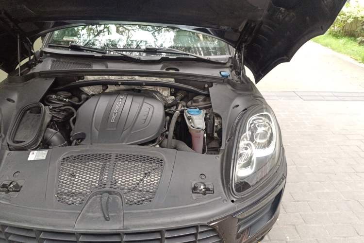 Used Porsche Macan 2017 Macan 2.0T Engine Bay Left