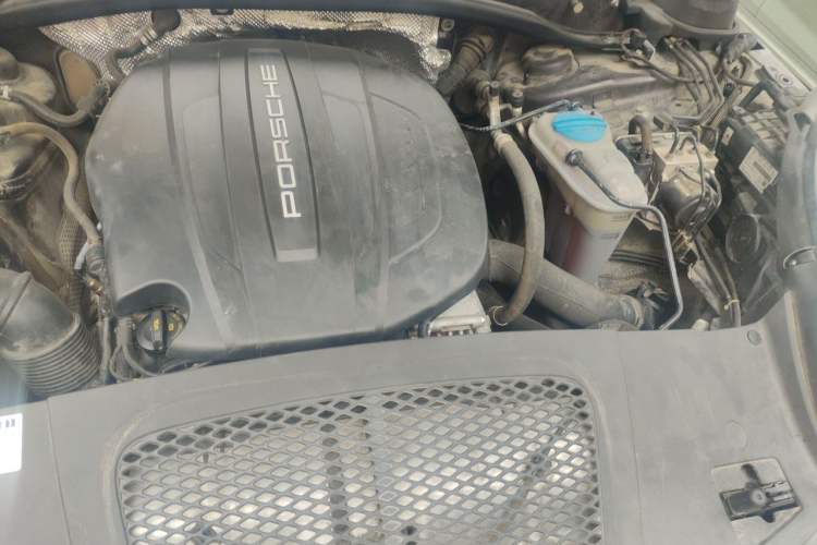 Used Porsche Macan 2017 Macan 2.0T Engine Bay Left