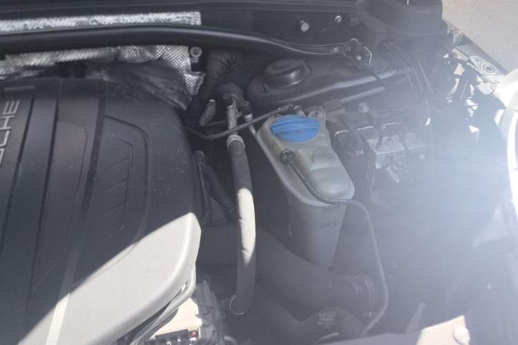 Used Porsche Macan 2017 Macan 2.0T Engine Bay Left
