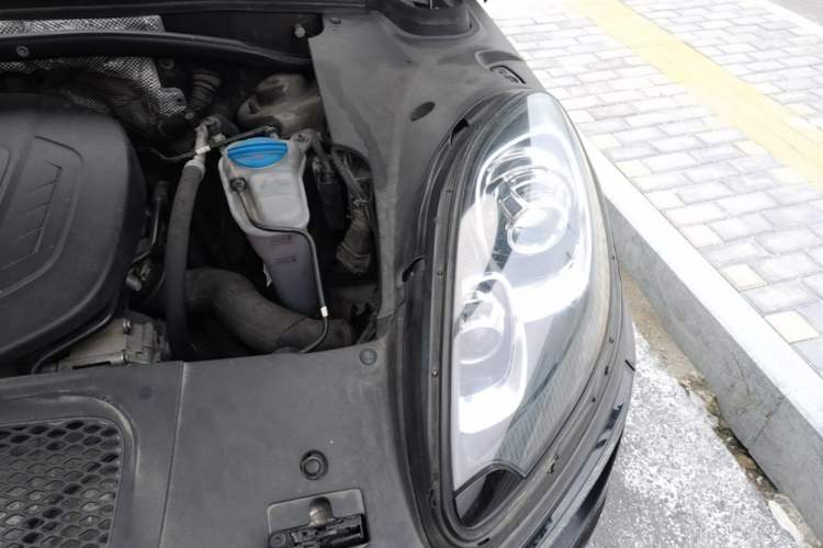 Used Porsche Macan 2017 Macan 2.0T Engine Bay Left