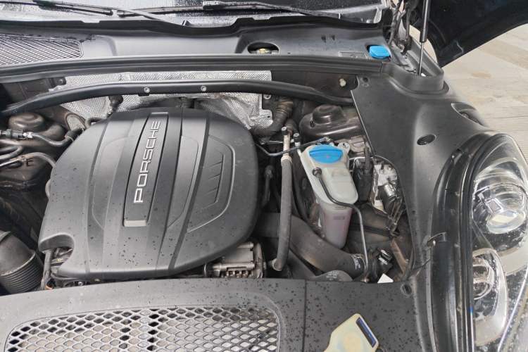 Used Porsche Macan 2017 Macan 2.0T Engine Bay Left