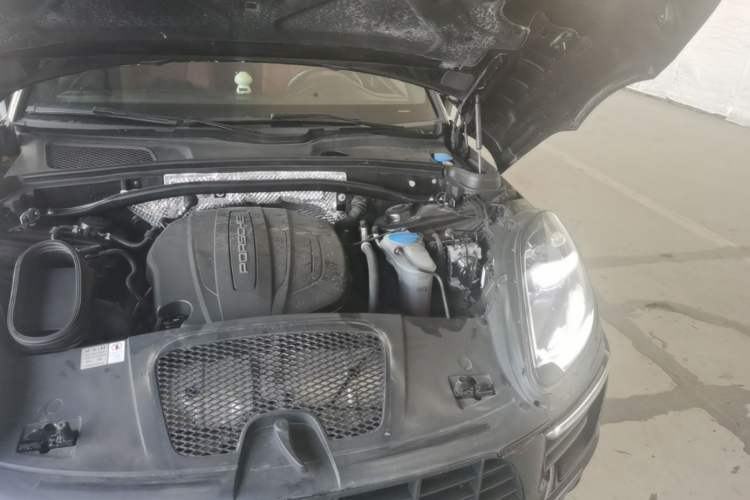 Used Porsche Macan 2017 Macan 2.0T Engine Bay Left