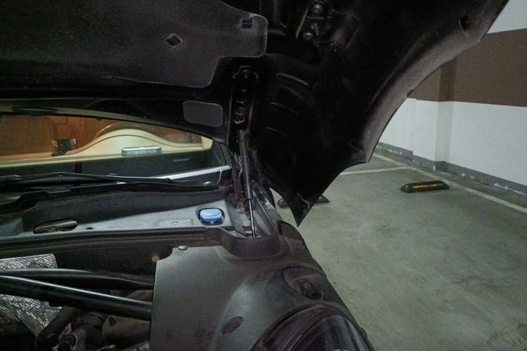 Used Porsche Macan 2017 Macan 2.0T Engine Bay Left