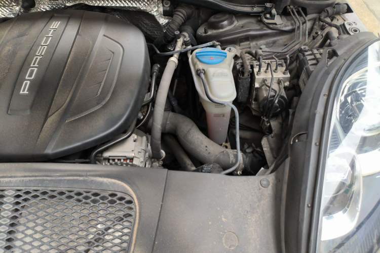 Used Porsche Macan 2017 Macan 2.0T Engine Bay Left