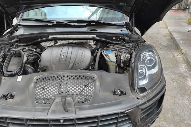 Used Porsche Macan 2017 Macan 2.0T Engine Bay Left