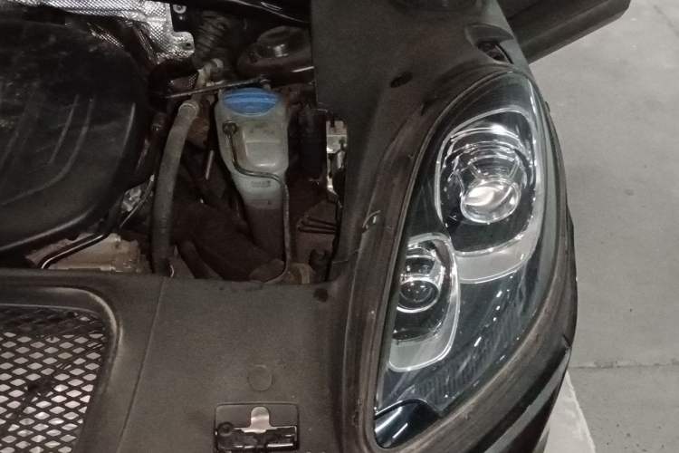 Used Porsche Macan 2017 Macan 2.0T Engine Bay Left