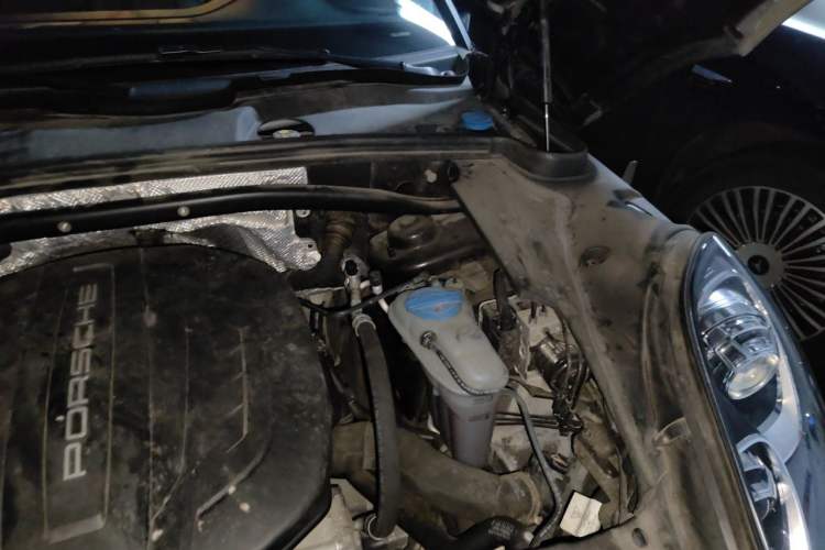 Used Porsche Macan 2017 Macan 2.0T Engine Bay Left