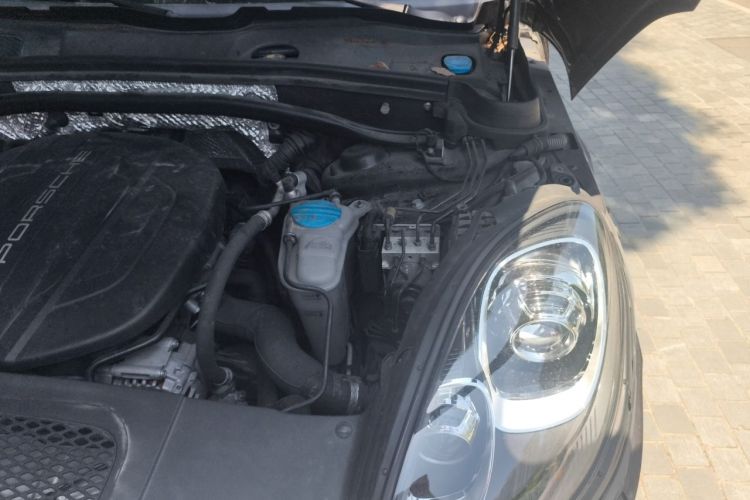 Used Porsche Macan 2017 Macan 2.0T Engine Bay Left
