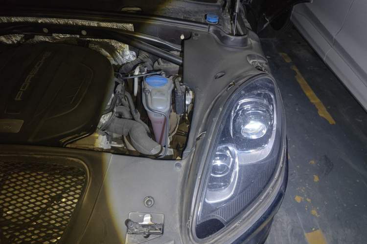 Used Porsche Macan 2017 Macan 2.0T Engine Bay Left