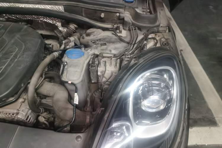 Used Porsche Macan 2017 Macan 2.0T Engine Bay Left