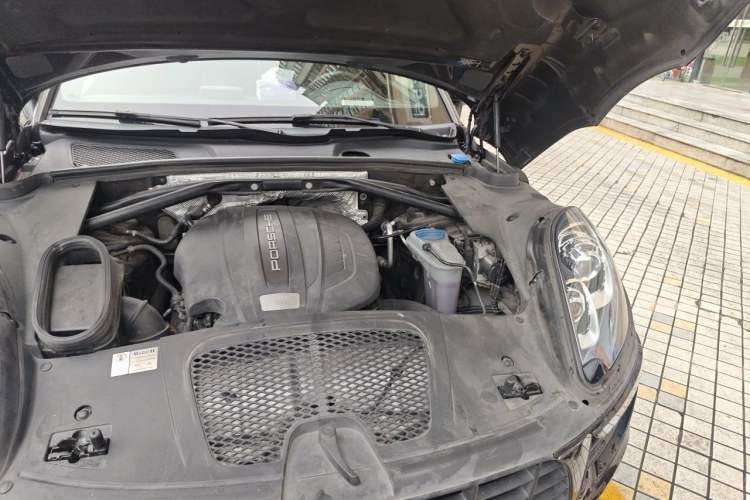 Used Porsche Macan 2017 Macan 2.0T Engine Bay Left