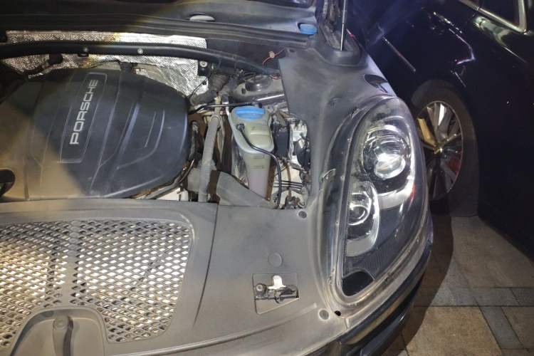 Used Porsche Macan 2017 Macan 2.0T Engine Bay Left