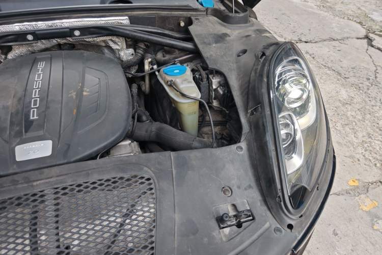 Used Porsche Macan 2017 Macan 2.0T Engine Bay Left