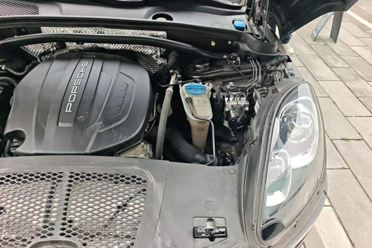 Used Porsche Macan 2017 Macan 2.0T Engine Bay Left