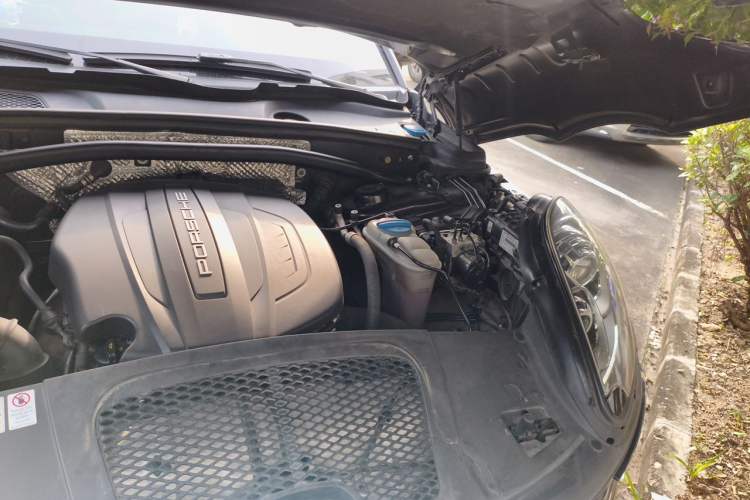 Used Porsche Macan 2017 Macan 2.0T Engine Bay Left