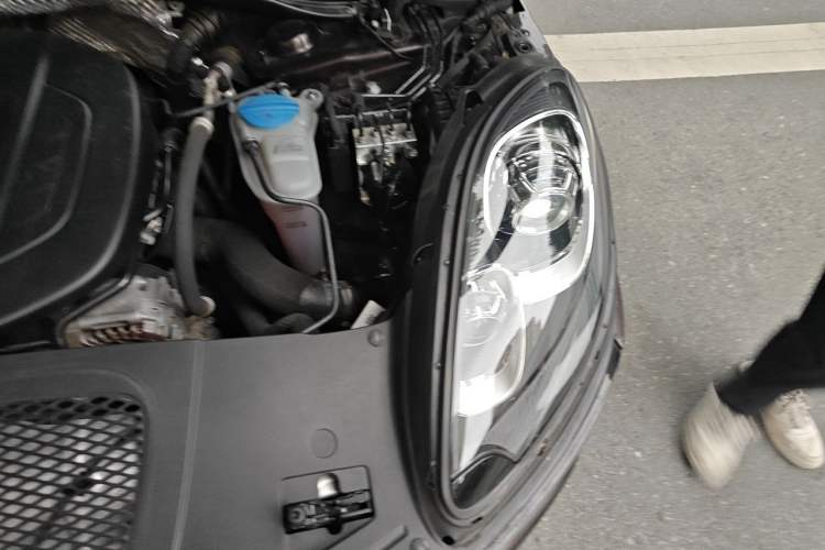 Used Porsche Macan 2017 Macan 2.0T Engine Bay Left