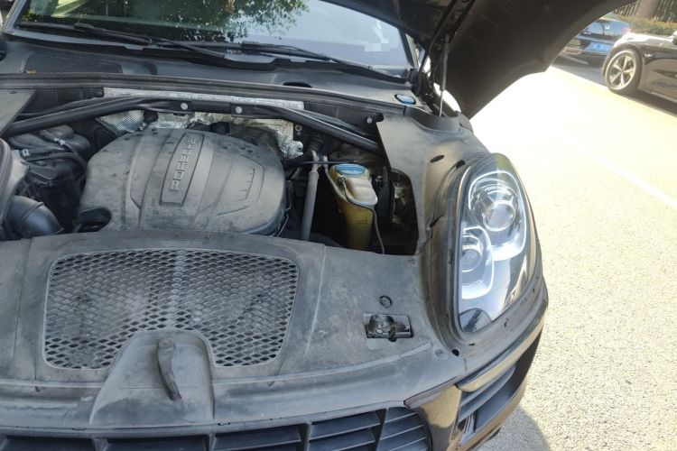 Used Porsche Macan 2017 Macan 2.0T Engine Bay Left