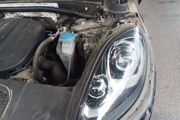 Used Porsche Macan 2017 Macan 2.0T Engine Bay Left