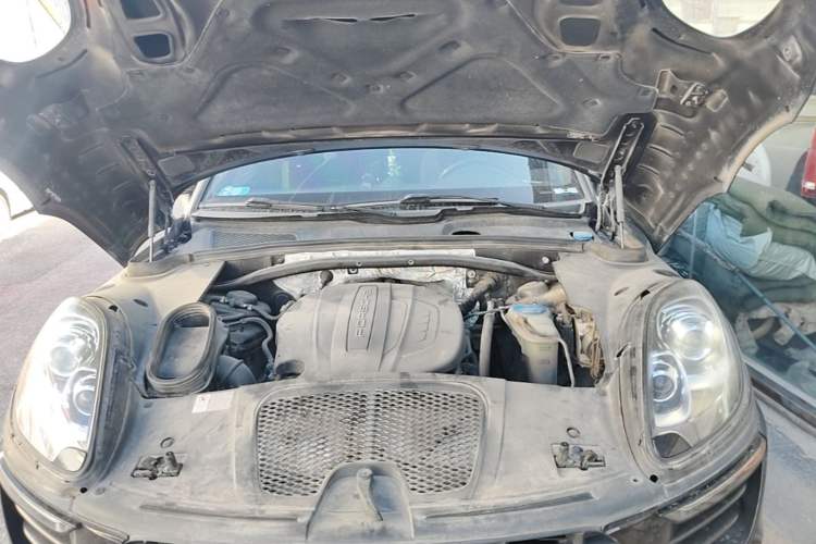 Used Porsche Macan 2017 Macan 2.0T Engine Bay