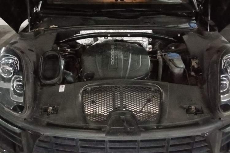 Used Porsche Macan 2017 Macan 2.0T Engine Bay