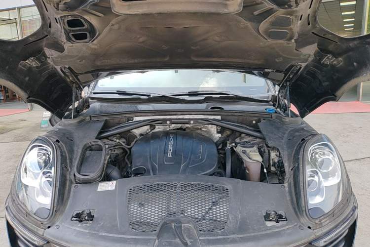 Used Porsche Macan 2017 Macan 2.0T Engine Bay