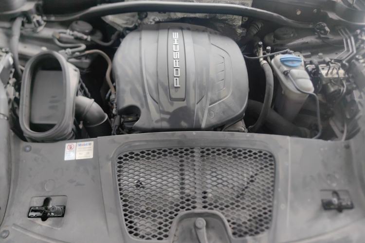 Used Porsche Macan 2017 Macan 2.0T Engine Bay
