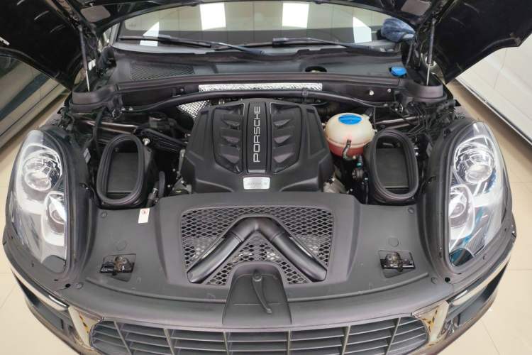 Used Porsche Macan 2017 Macan S 3.0T Engine Bay