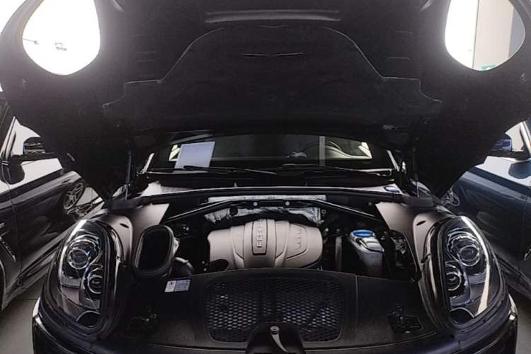 Used Porsche Macan 2017 Macan 2.0T Engine Bay
