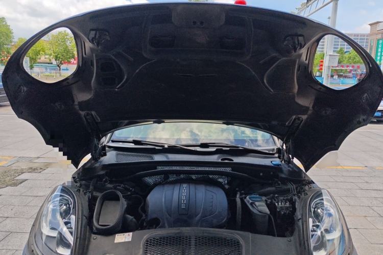 Used Porsche Macan 2017 Macan 2.0T Engine Bay