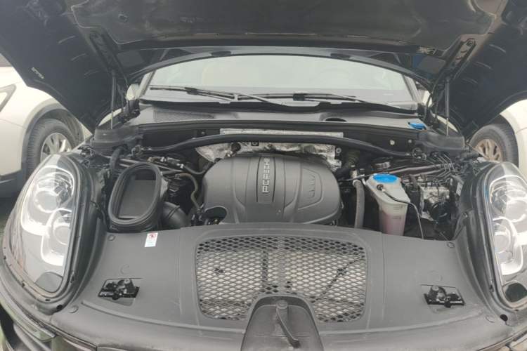 Used Porsche Macan 2017 Macan 2.0T Engine Bay