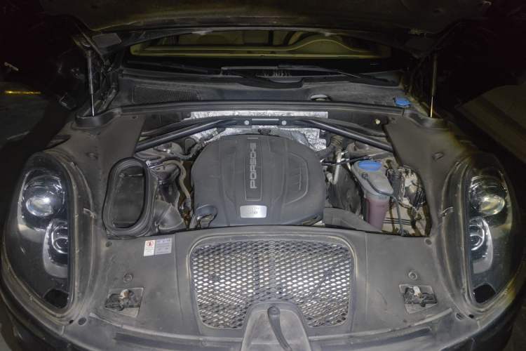 Used Porsche Macan 2017 Macan 2.0T Engine Bay