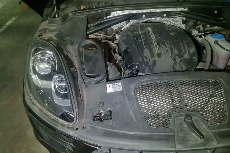 Used Porsche Macan 2017 Macan 2.0T Engine Bay Right