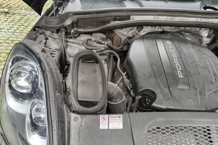 Used Porsche Macan 2017 Macan 2.0T Engine Bay Right