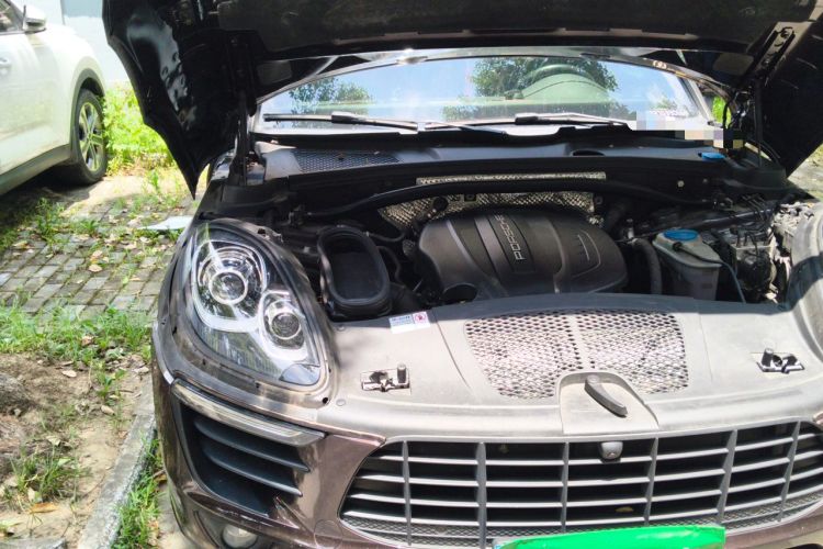 Used Porsche Macan 2017 Macan 2.0T Engine Bay Right