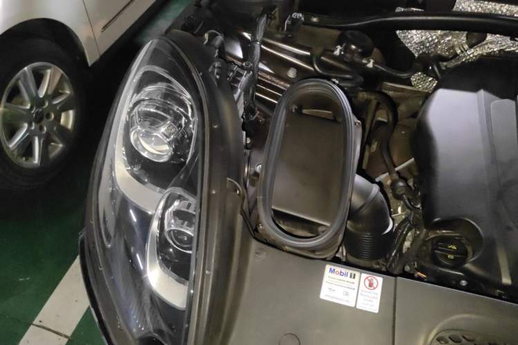 Used Porsche Macan 2017 Macan 2.0T Engine Bay Right