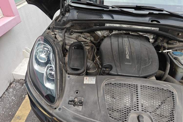 Used Porsche Macan 2017 Macan 2.0T Engine Bay Right