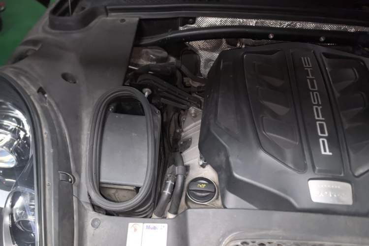 Used Porsche Macan 2017 Macan S 3.0T Engine Bay Right