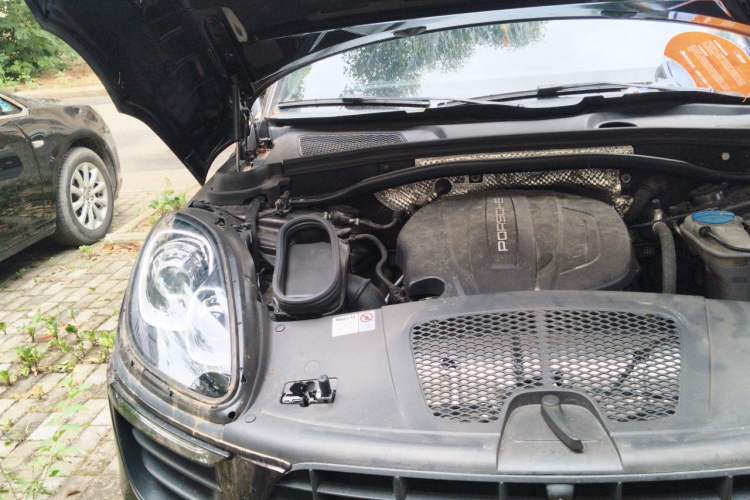 Used Porsche Macan 2017 Macan 2.0T Engine Bay Right