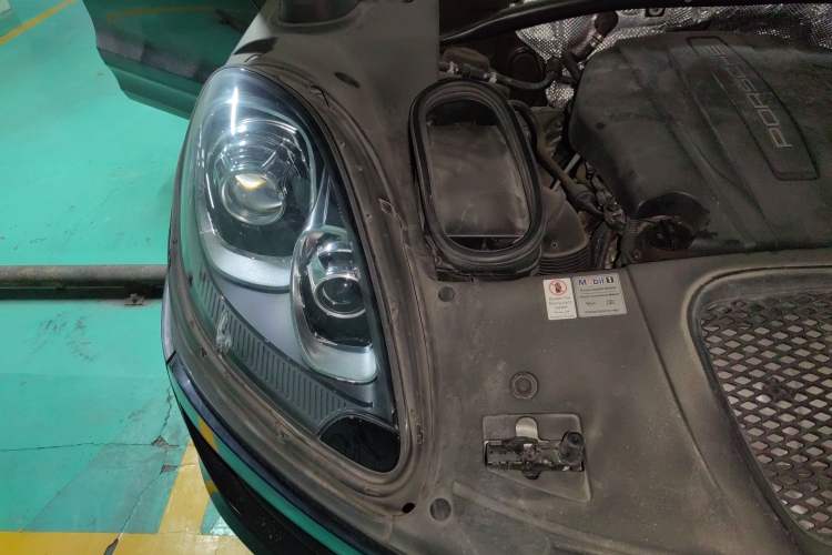 Used Porsche Macan 2017 Macan 2.0T Engine Bay Right
