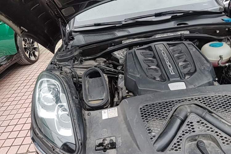Used Porsche Macan 2017 Macan S 3.0T Engine Bay Right