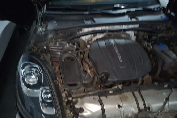 Used Porsche Macan 2017 Macan 2.0T Engine Bay Right