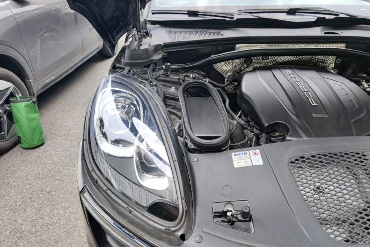 Used Porsche Macan 2017 Macan 2.0T Engine Bay Right