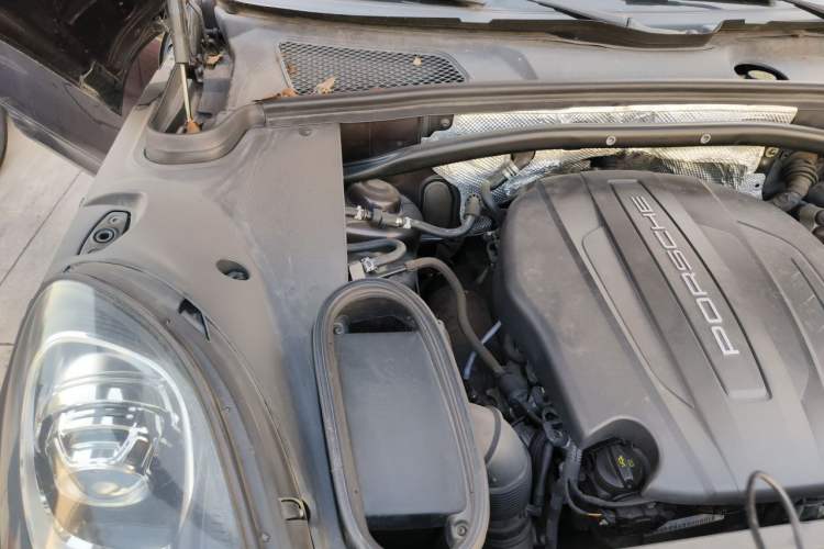 Used Porsche Macan 2017 Macan 2.0T Engine Bay Right