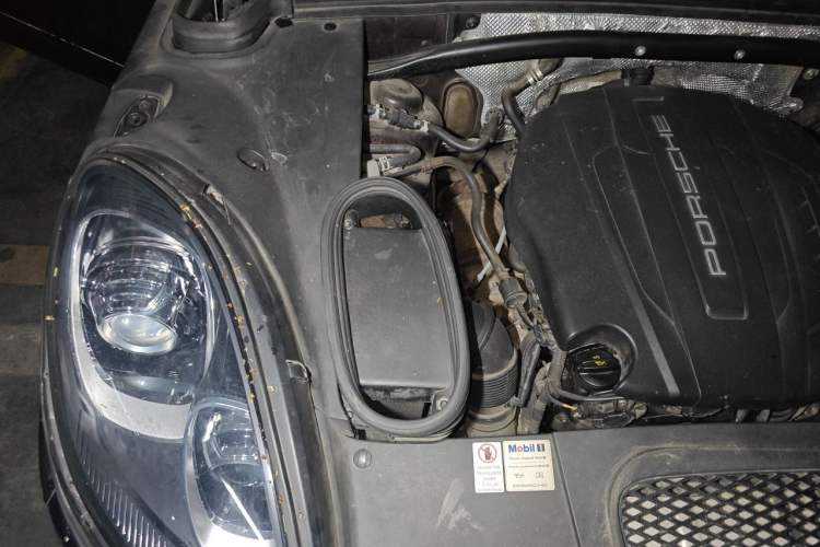 Used Porsche Macan 2017 Macan 2.0T Engine Bay Right